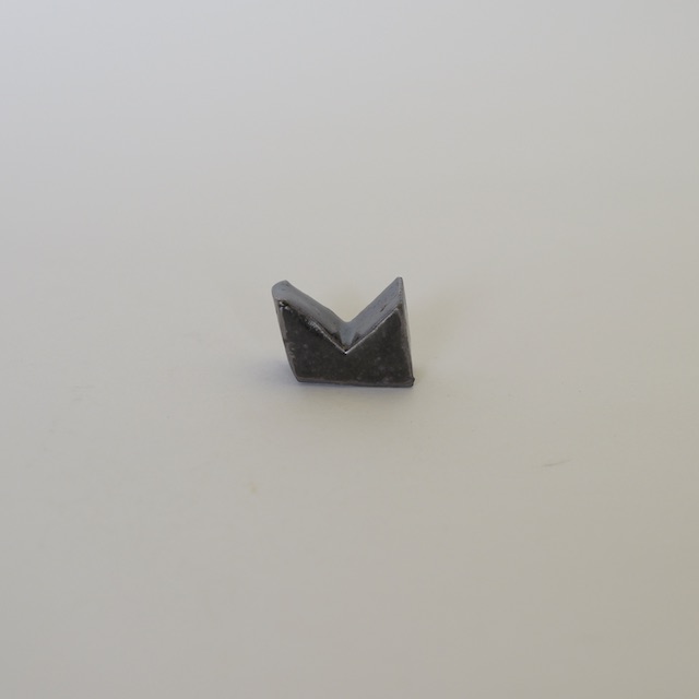 中里隆　黒釉箸置（1客）