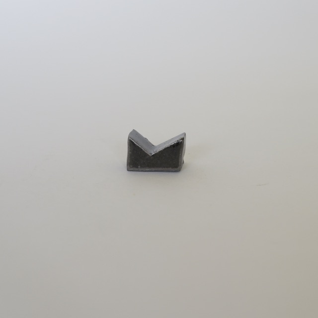 中里隆　黒釉箸置（1客）