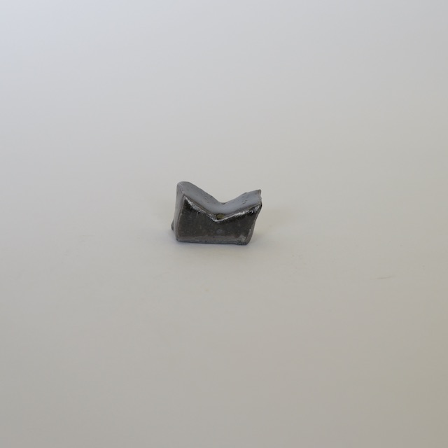 中里隆　黒釉箸置（1客）