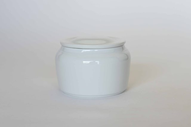中里隆　日常のうつわ　蓋物B　【梅干し入れ】【白磁器】