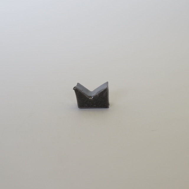 中里隆　黒釉箸置（1客）