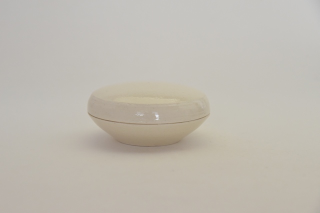 中里花子　白磁平蓋物