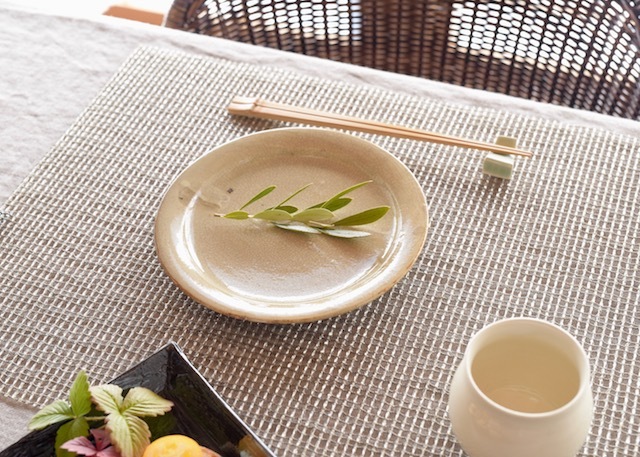 器作家、中里花子の貫入プレート カラシ 20cm中皿