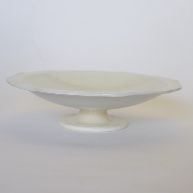 器作家、中里花子のホワイトチャクラ高脚皿