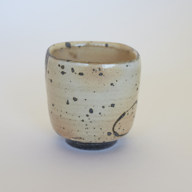 唐津焼 中里隆 唐津絵粉引湯呑み 素敵な器作家のうつわが 唐津焼 中里隆 唐津絵粉引湯呑み 素敵な器作家のうつわが