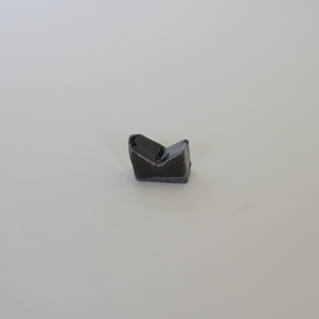 中里隆　黒釉箸置（1客）