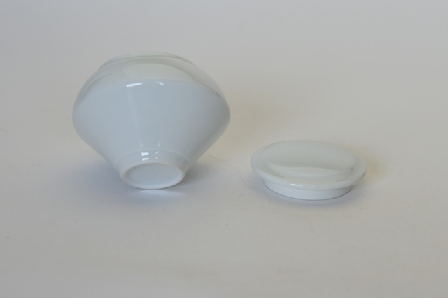 陶芸家 中里隆日常のうつわシリーズ 白磁器 テーブルの小物 蓋付き小壺