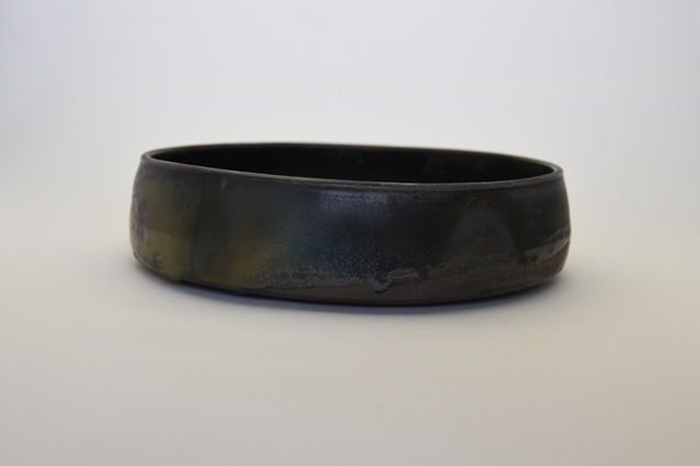 土屋由起子　黒唐津平鉢