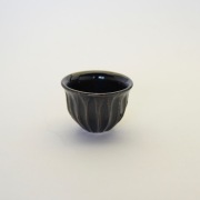 中里花子　ダークブルー釉しのぎぐい呑