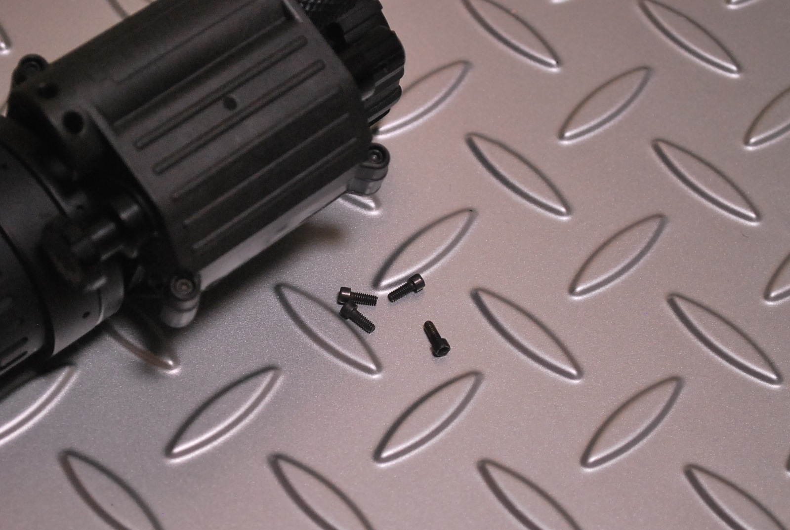 PVS14用ハウジング用ネジ (4本セット)