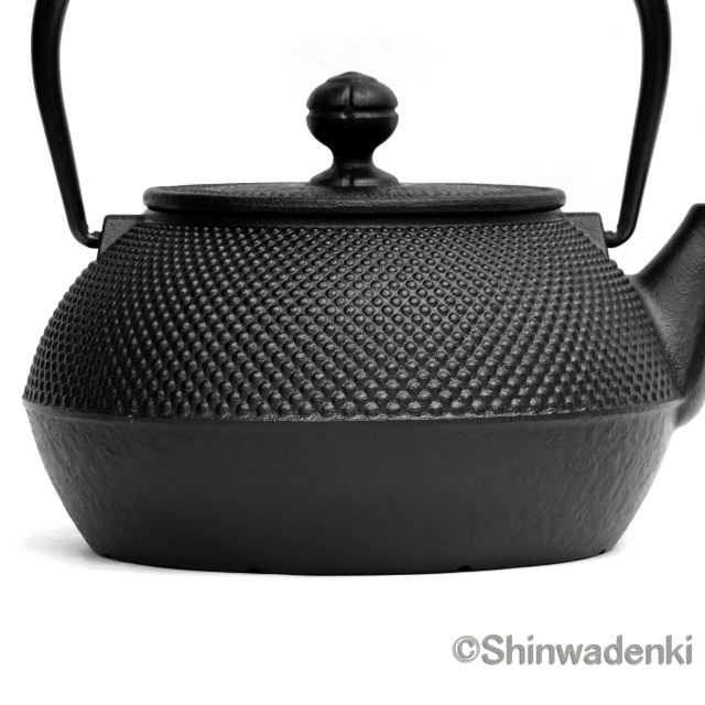 岩鋳 南部鉄器 鉄瓶 7型アラレ 0.9L 11720 Shinwadenki