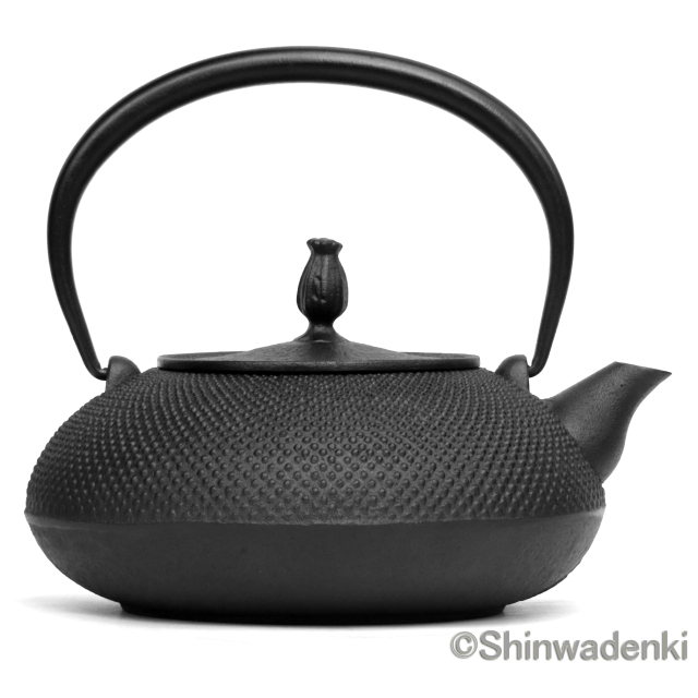 及富 南部鉄器 鉄瓶 平丸アラレ 黒 1.2L Shinwadenki