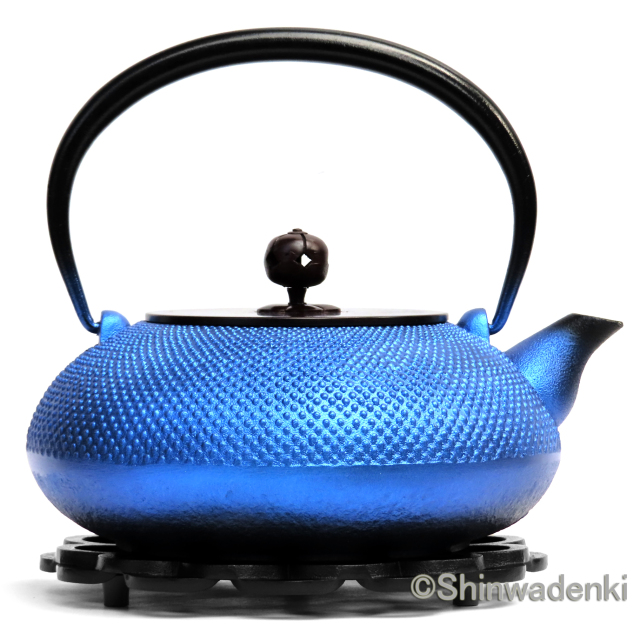 及富 南部鉄器 鉄瓶 平丸アラレ 銅蓋 瑠璃 1.2L Shinwadenki
