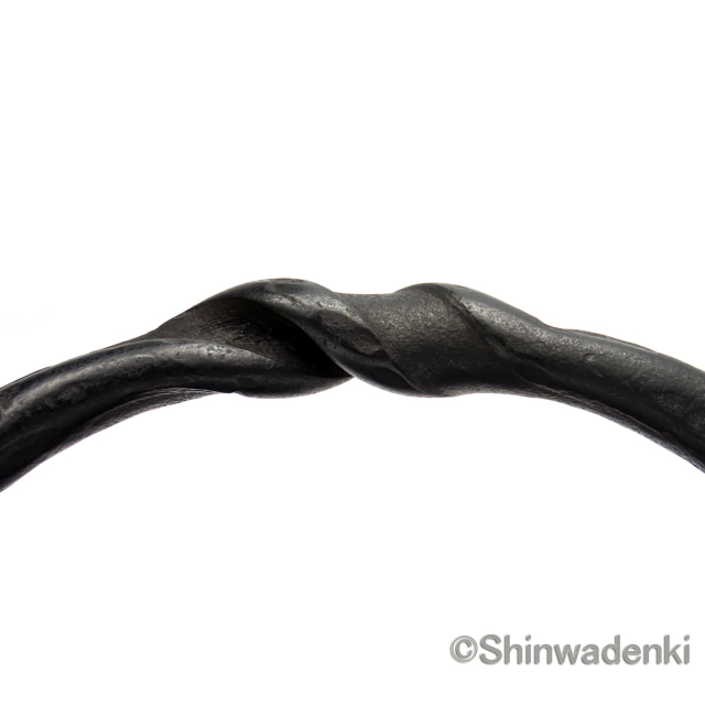 ＵＳＥＤ品 南部高洋堂造　１５型　草華文様　鉄瓶敷　鉄瓶台セット　南部鉄瓶 南部鉄器・文秀堂・鉄瓶・「寿」扇子型台付・No.181022-19・梱包