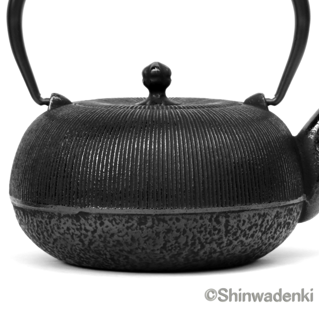 南部鉄器 急須 平丸千筋 0.7L 黒 OH-417 Shinwadenki