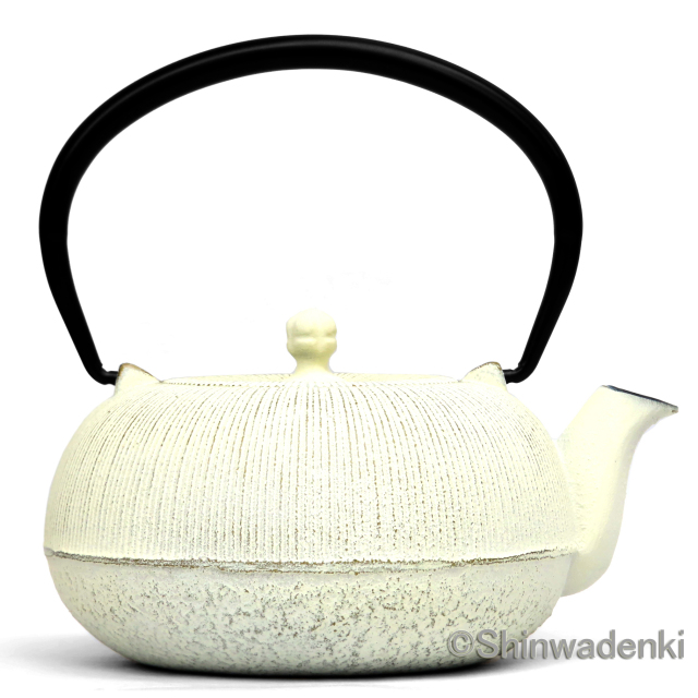 南部鉄器 急須 平丸千筋 0.7L 金白 OH-443 Shinwadenki