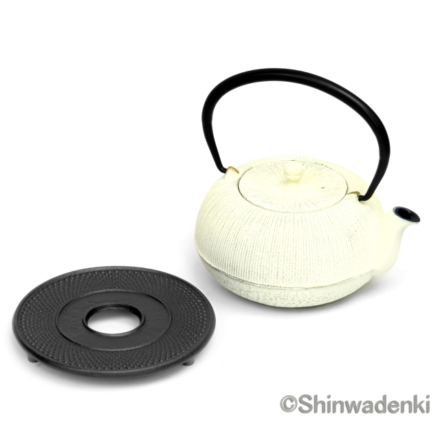 南部鉄器 ティーポット 急須 平丸千筋 金白