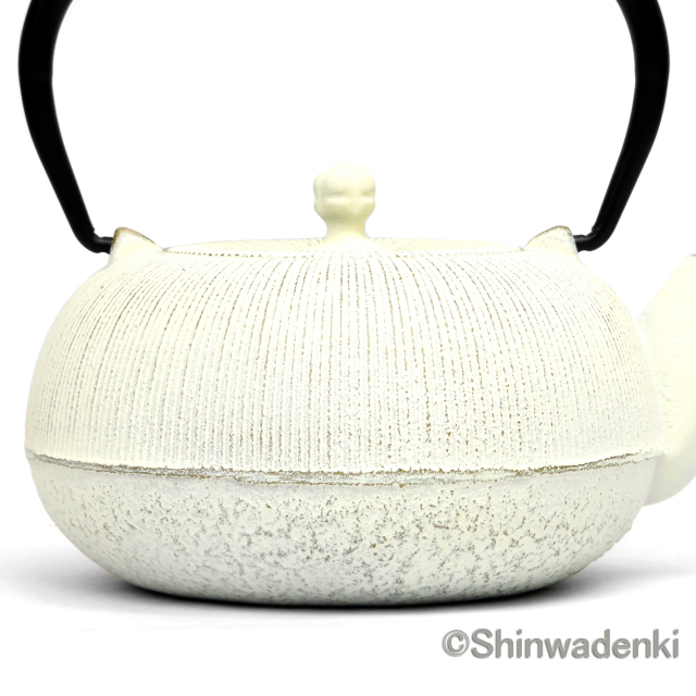 急須 平丸千筋 金白