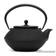 新品、供箱付　南部及春南部宝星堂造　１３型糸目　鉄瓶　南部鉄瓶　南部鉄器　鉄瓶 カラフルな南部鉄器で世界的人気の盛岡「岩鋳」：“革新的な伝統工芸品