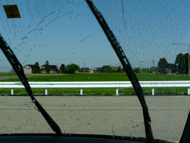 クルマの雨 豪雨対策 ウィンドウケア 他社ガラス撥水のメンテナンスにも最適 油膜 雨シミ 水垢を落とすガラス クリーナー効果 耐久性の高い撥水 滑水コーティング性能 多機能ガラス撥水コーティング ジャストビュークリア