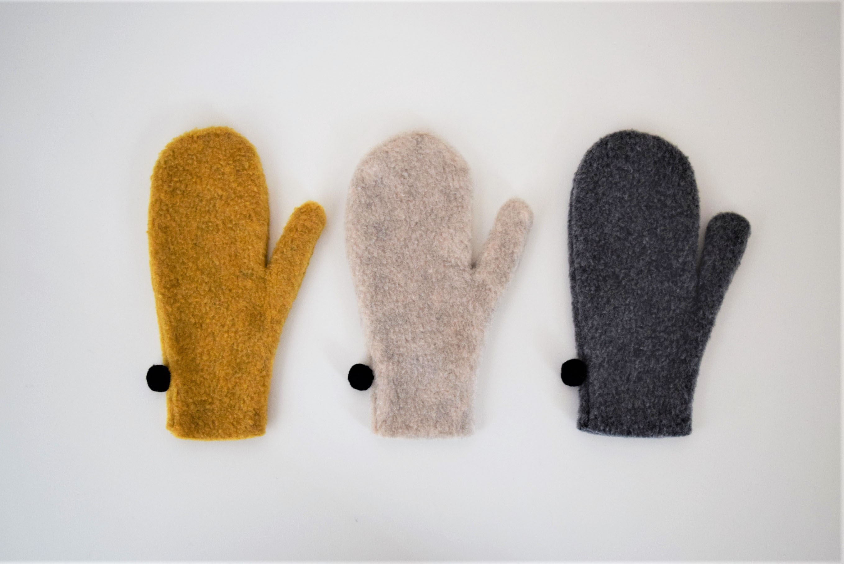 FLEECE POMPOM MITTEN  S