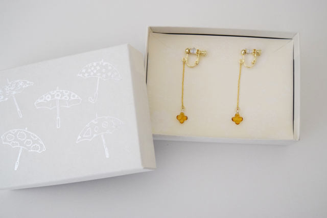 イイダ傘店 ピアス・イヤリング キンモクセイ（アンバー）