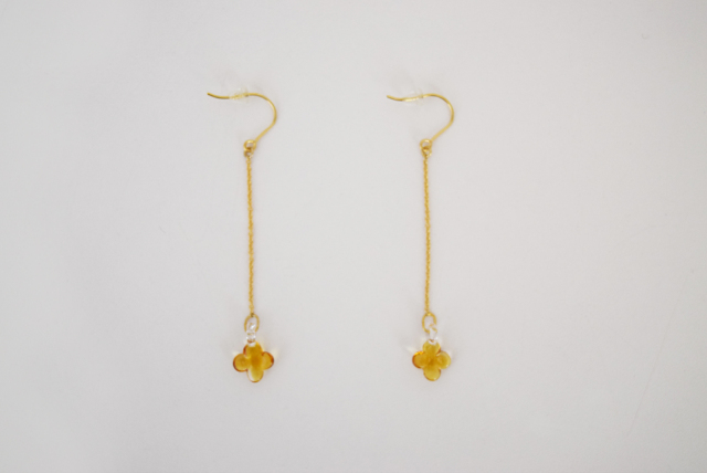 イイダ傘店 ピアス・イヤリング キンモクセイ（アンバー）
