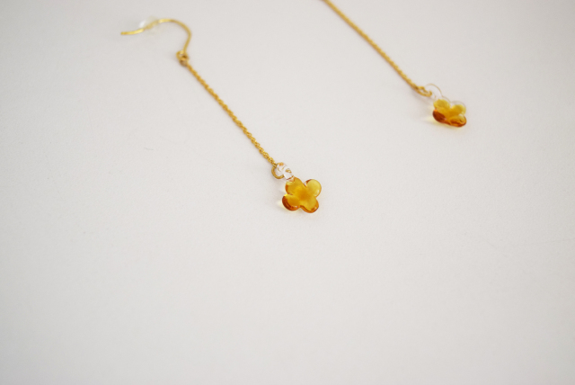 イイダ傘店 ピアス・イヤリング キンモクセイ（アンバー）