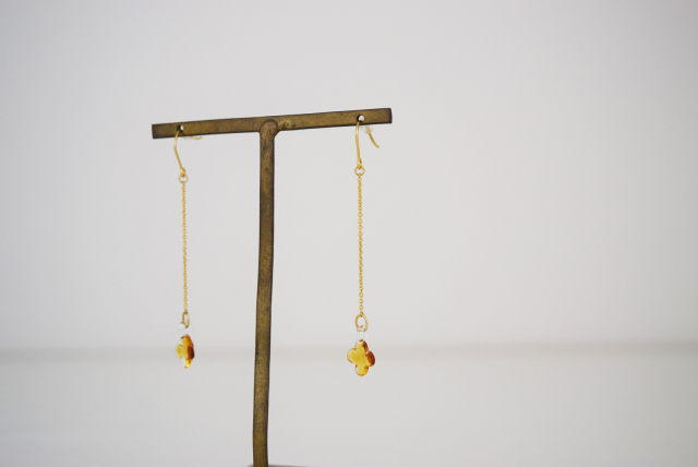 イイダ傘店 ピアス・イヤリング キンモクセイ（アンバー）