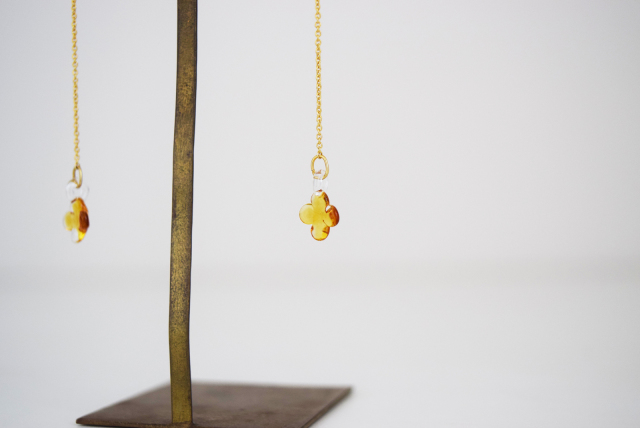 イイダ傘店 ピアス・イヤリング キンモクセイ（アンバー）