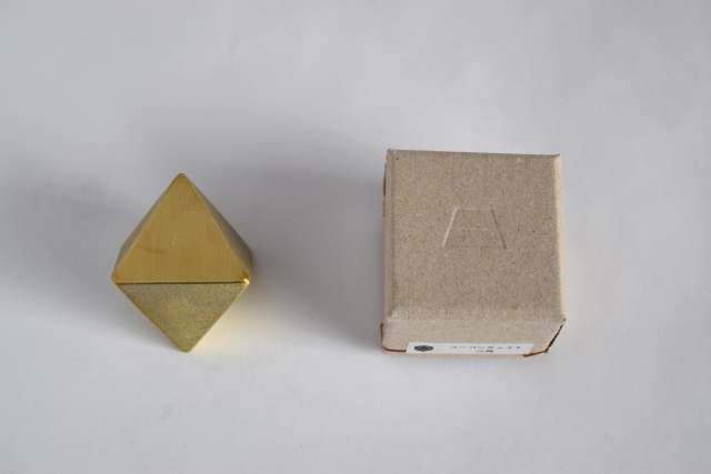 ペーパーウェイト