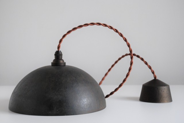 FUTAGAMI 真鍮　ペンダントランプ　鋳肌・半球　鍛金仕上げ　黒ムラ仕上げ FUTAGAMI真鍮のペンダントランプ鋳肌・半球 鍛金仕上げ 黒ムラ仕上げ