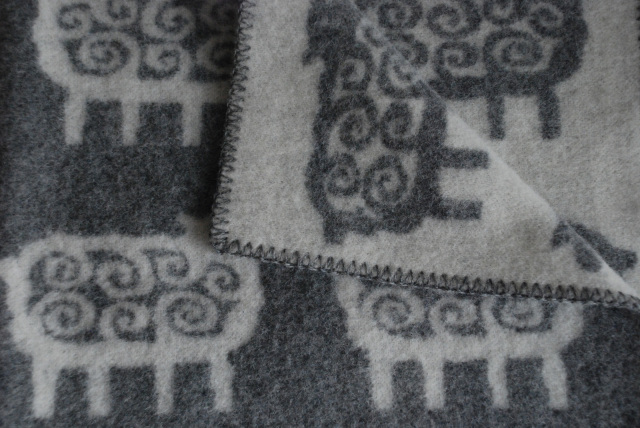 クリッパン[KLIPPAN] ウールブランケット/ヒツジ（ハーフサイズ）-ならの実