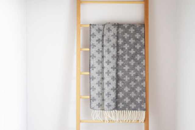 クリッパン[KLIPPAN] ウールハーフスロー/シャーンスンドクロス- ならの実