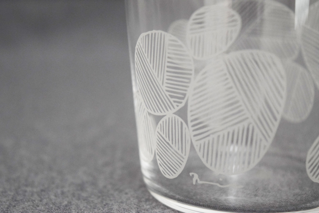 DAY BY DAY GLASS