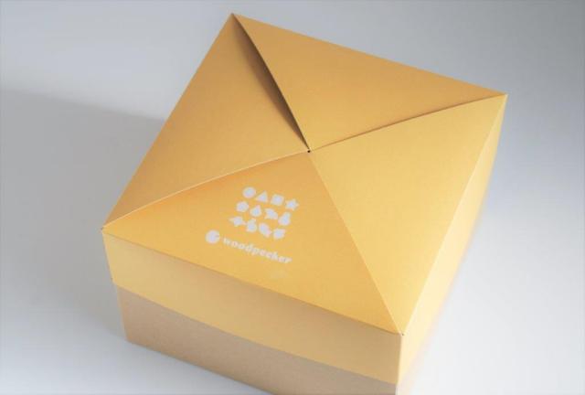 昔ながらの木のおもちゃ[ウッドペッカー]ひのきの型おとし-ならの実