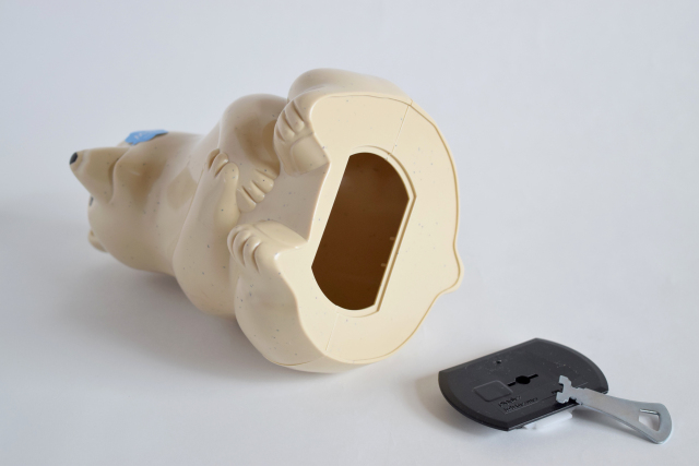 シロクマの貯金箱