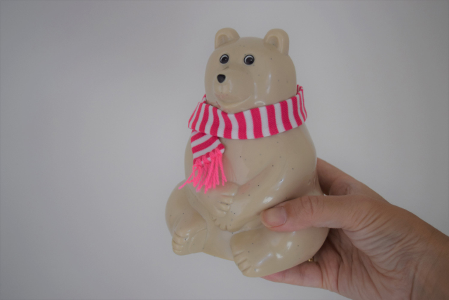 シロクマの貯金箱(マフラー付)2024