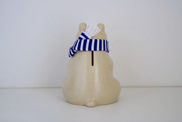 シロクマの貯金箱(マフラー付)2025