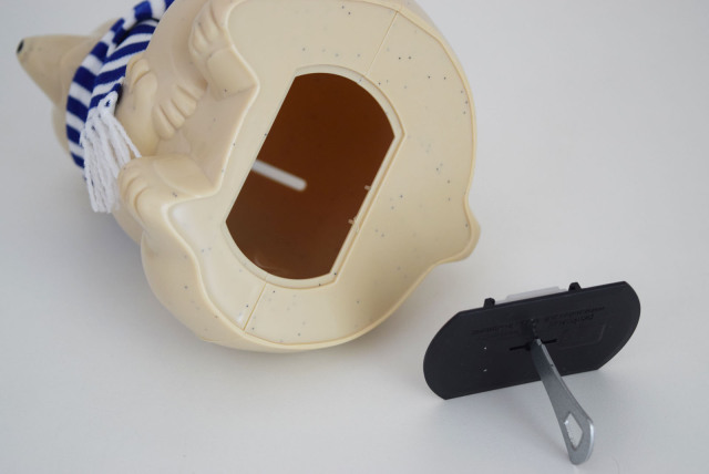 シロクマの貯金箱(マフラー付)2025