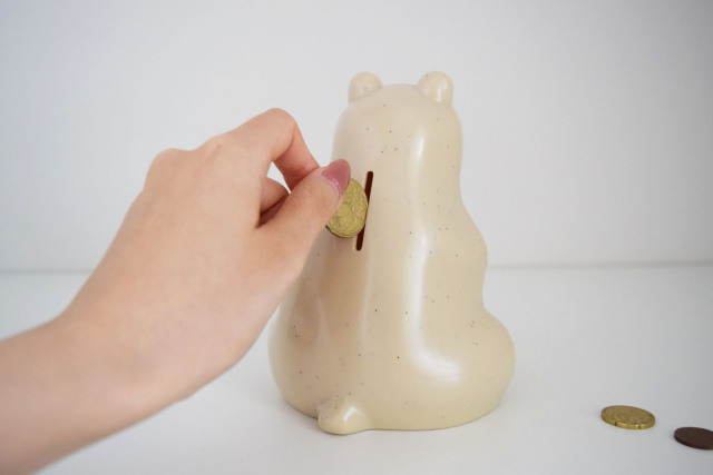 シロクマの貯金箱(マフラー付)2025