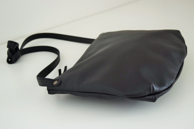 ポシェットHippo noir |クラスカ[CLASKA]-ならの実