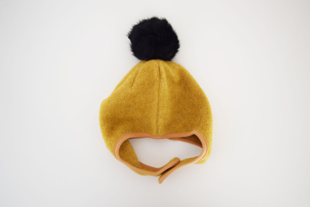 FLEECE POMPOM BONNET