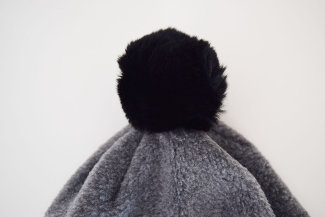 FLEECE POMPOM BONNET