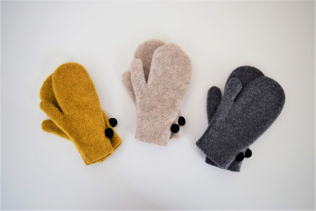 FLEECE POMPOM MITTEN  S