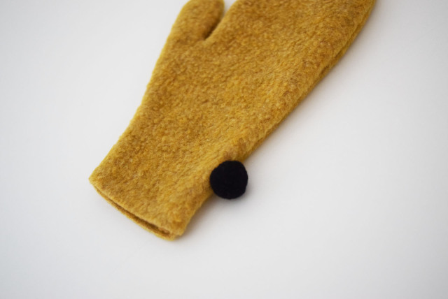 FLEECE POMPOM MITTEN  S