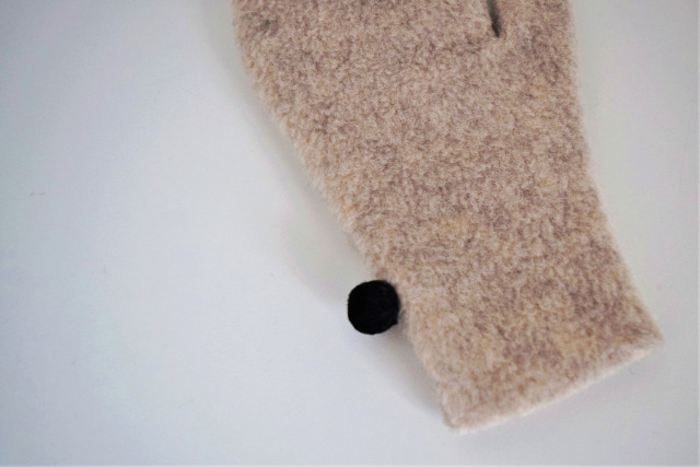 FLEECE POMPOM MITTEN  M