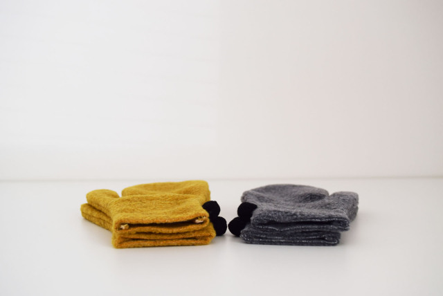 FLEECE POMPOM MITTEN  M