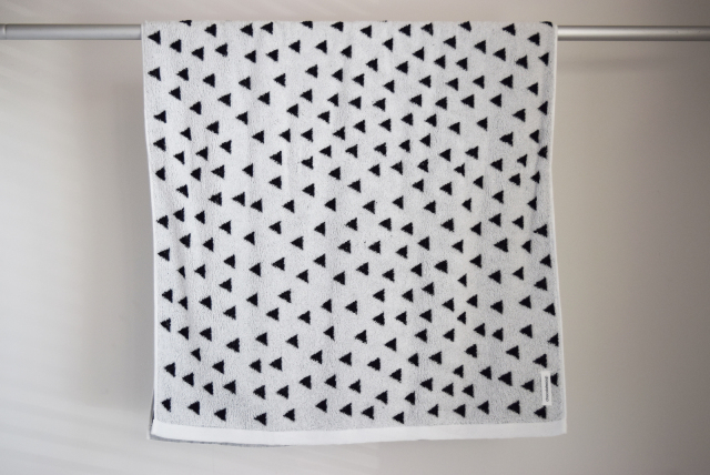 GEOMETRY BATH TOWEL