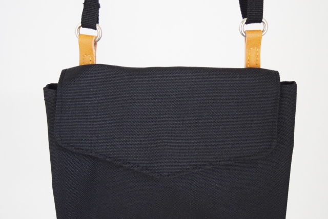 GEOMETRY SHOULDER BAG